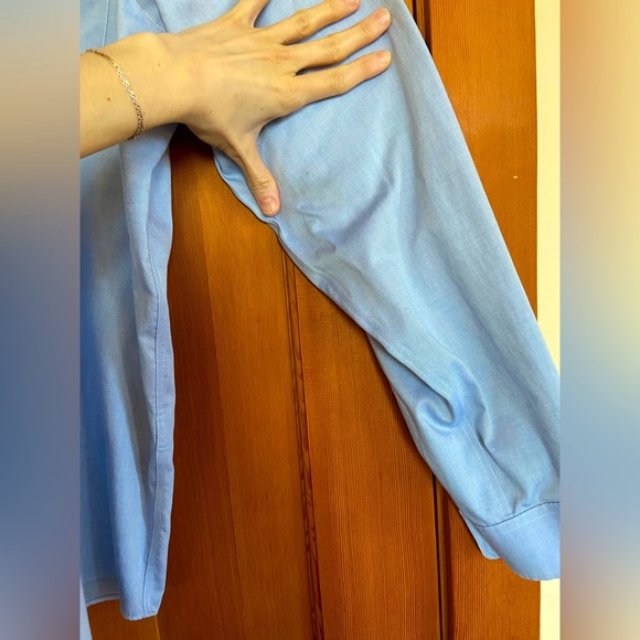 Eddie Bauer | Men’s Wrinkle Resistant Relaxed Fit Button Down -Light Blue - Picture 5 of 6